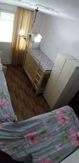 Хостелы Old Square Hostel Алматы Общий 8-местный номер для мужчин-4